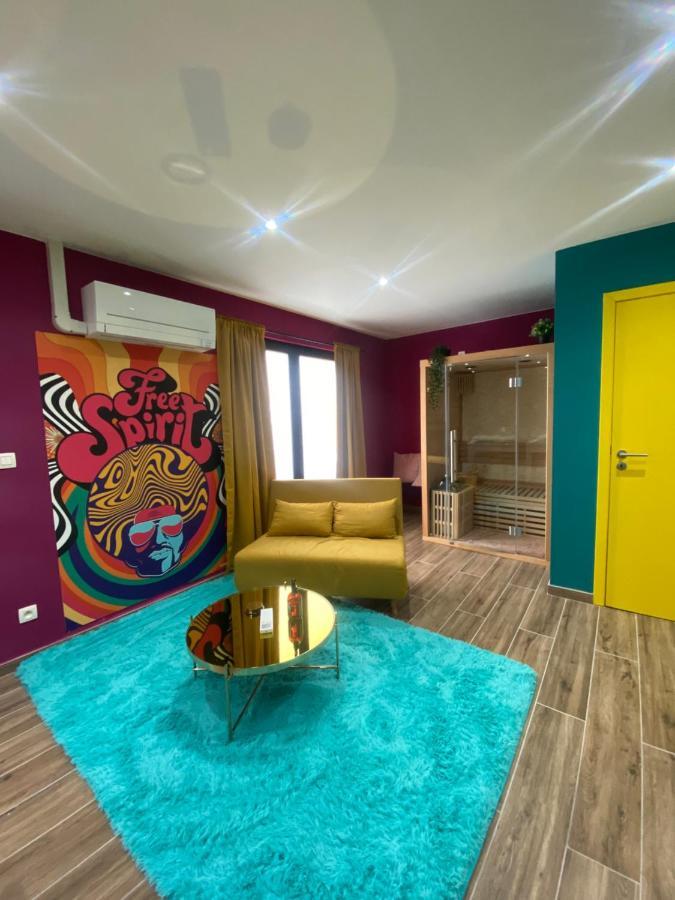 Capsule Groovy-Jacuzzi-Sauna-Billard-Netflix- Nintendo Switch & Jeux Mons  Exterior foto