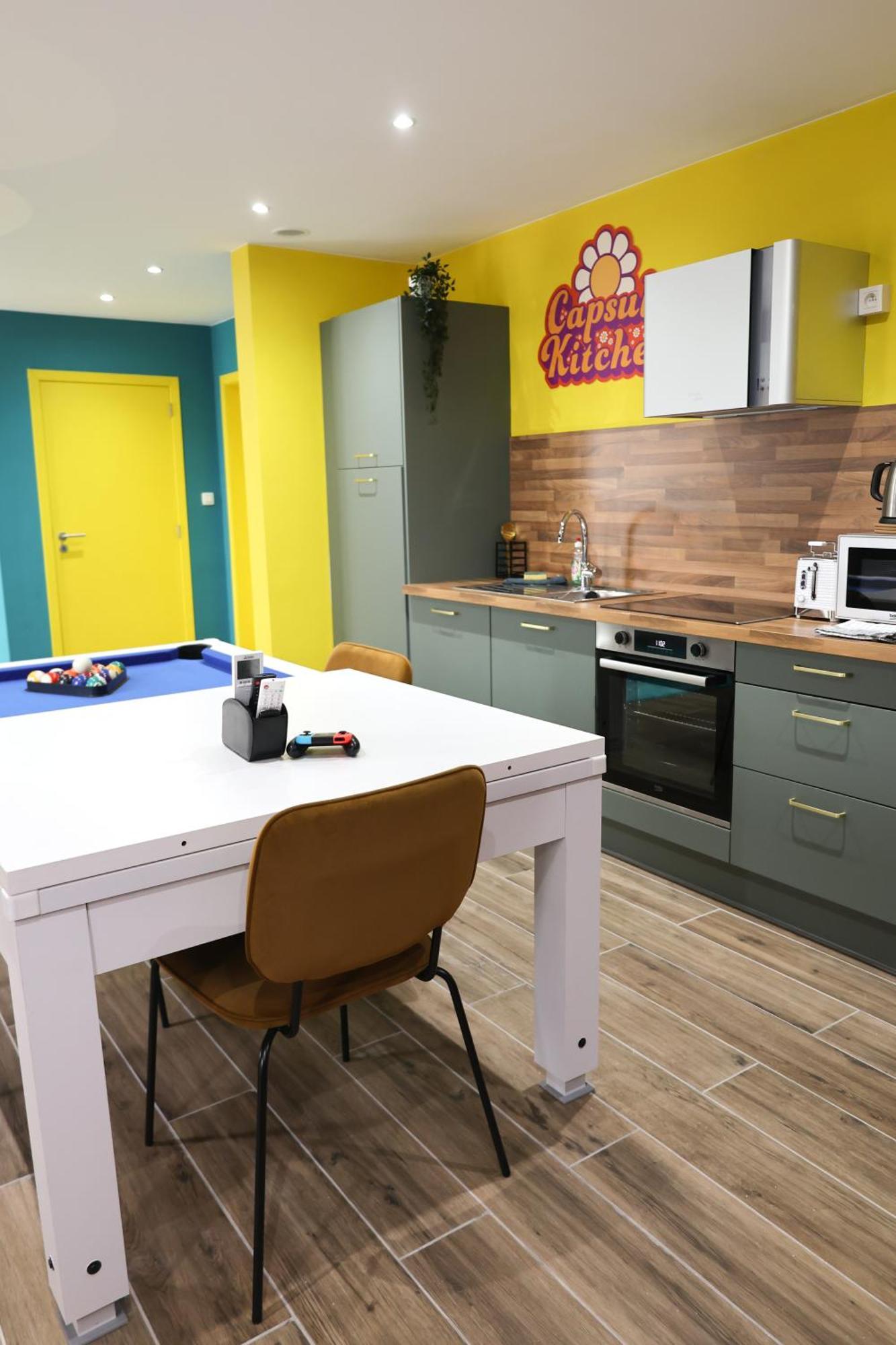 Capsule Groovy-Jacuzzi-Sauna-Billard-Netflix- Nintendo Switch & Jeux Mons  Exterior foto